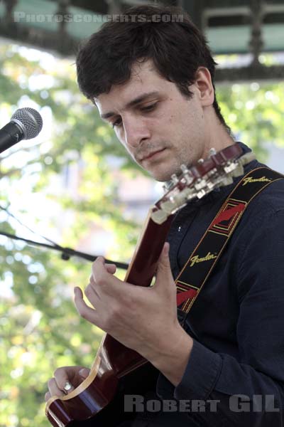 ONE LICK LESS - 2012-09-09 - PARIS - Square de la Place des Fetes - 